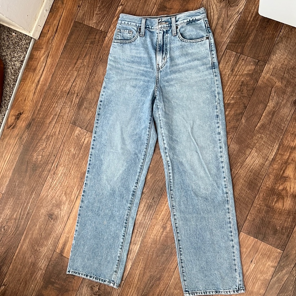 Levi’s High Waisted Straight | 25